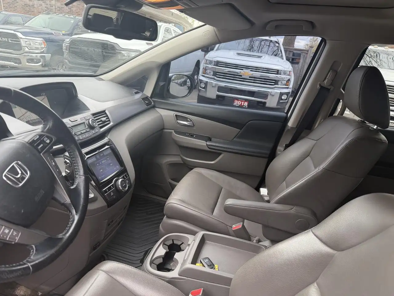 Honda Odyssey снимка Honda Odyssey
