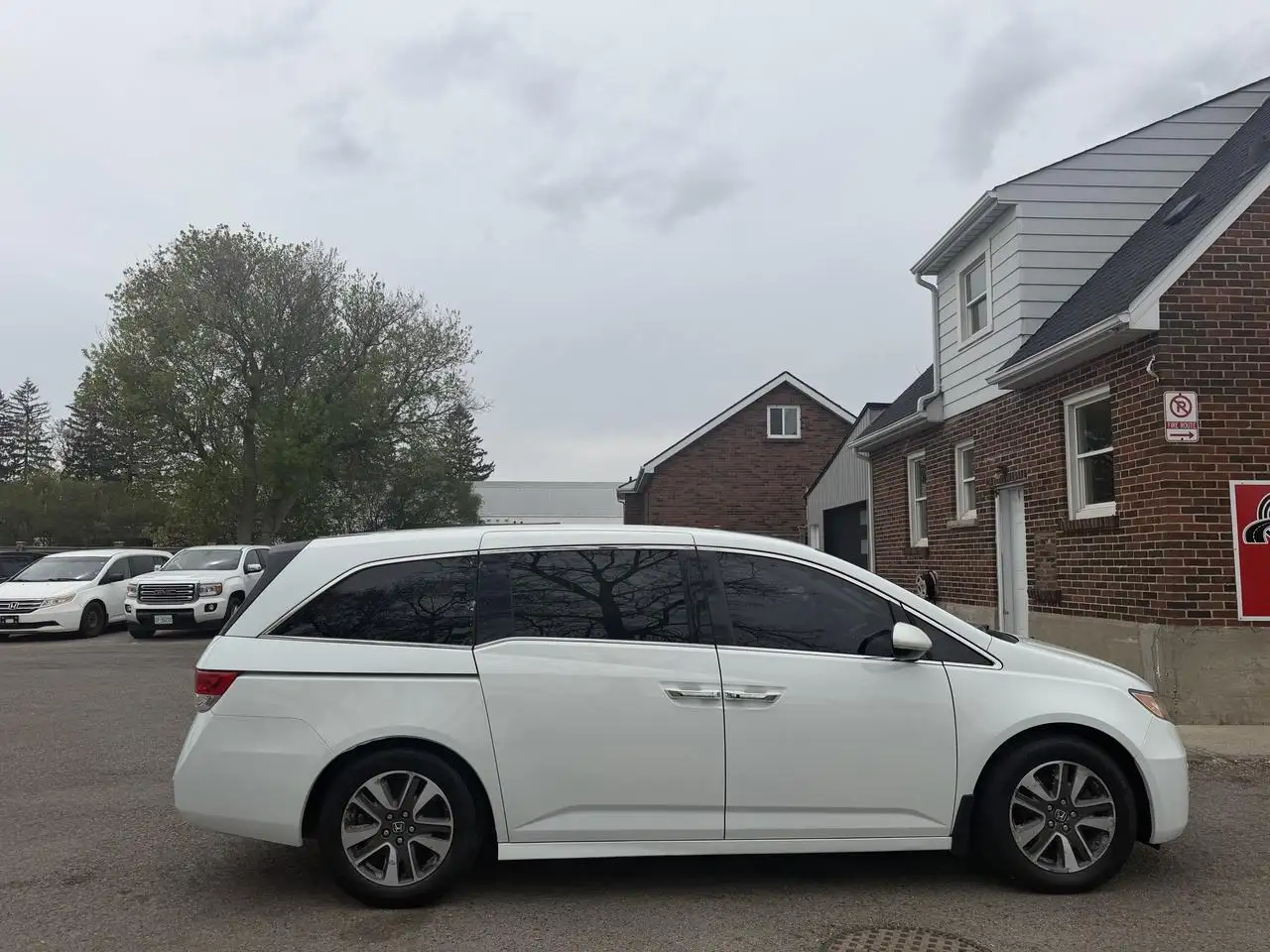 Honda Odyssey снимка Honda Odyssey