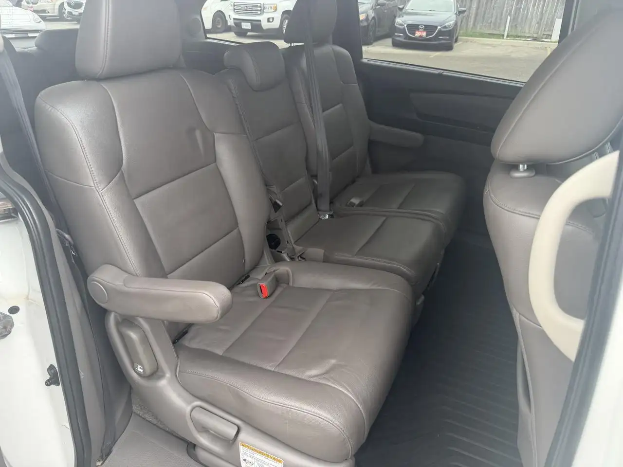 Honda Odyssey снимка Honda Odyssey