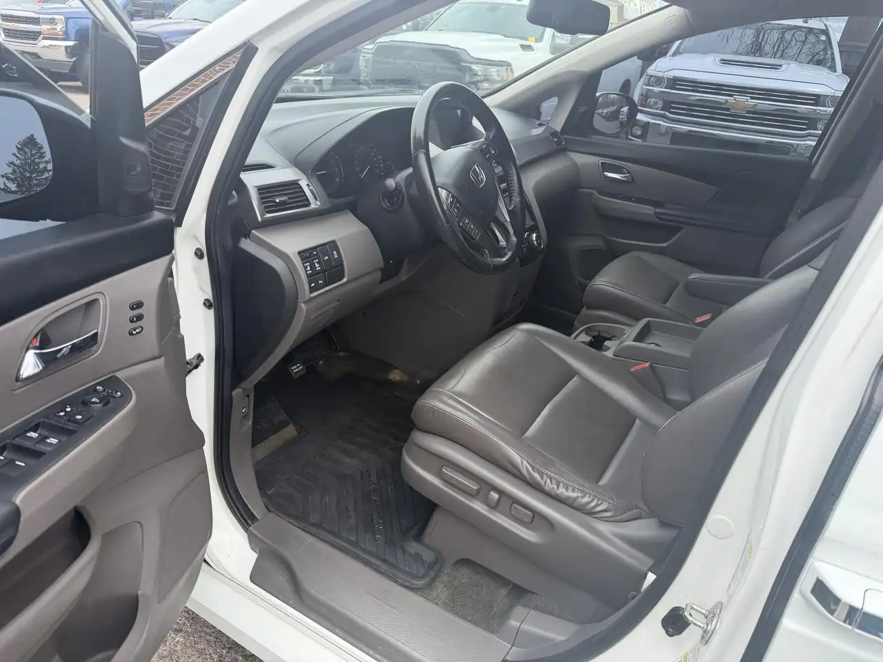 Honda Odyssey снимка Honda Odyssey