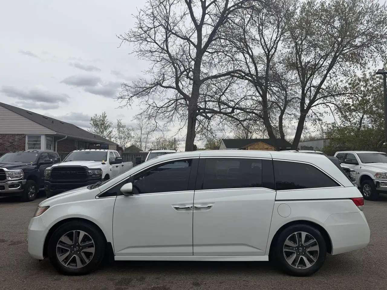 Honda Odyssey снимка Honda Odyssey
