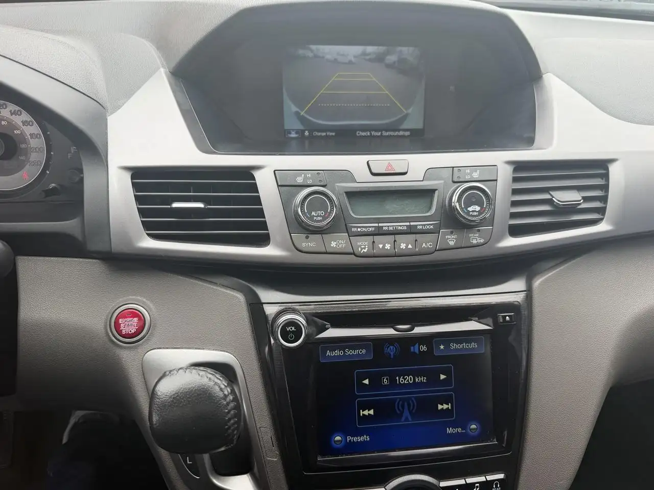 Honda Odyssey снимка Honda Odyssey