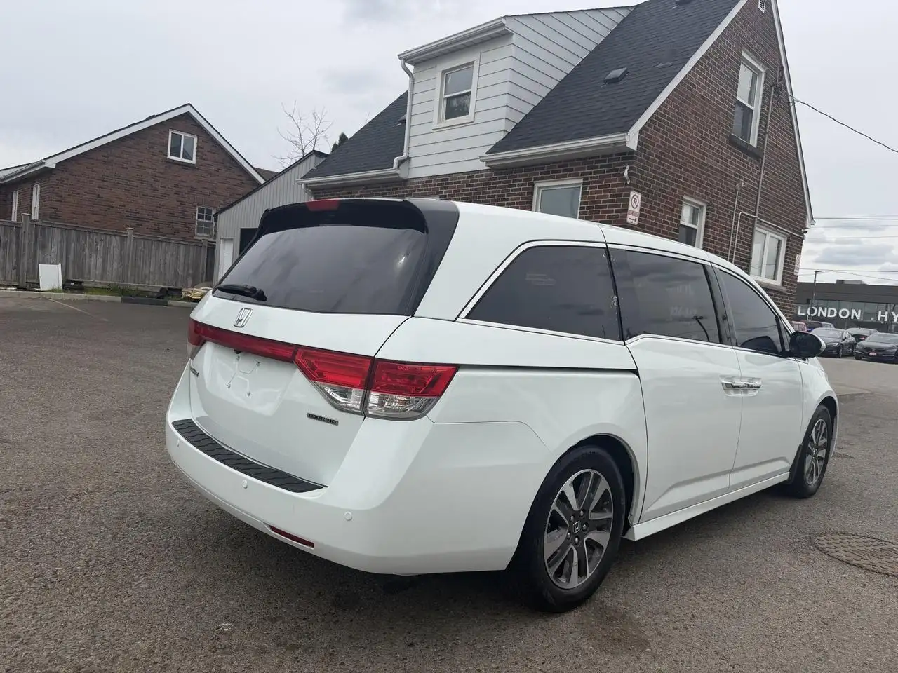 Honda Odyssey снимка Honda Odyssey