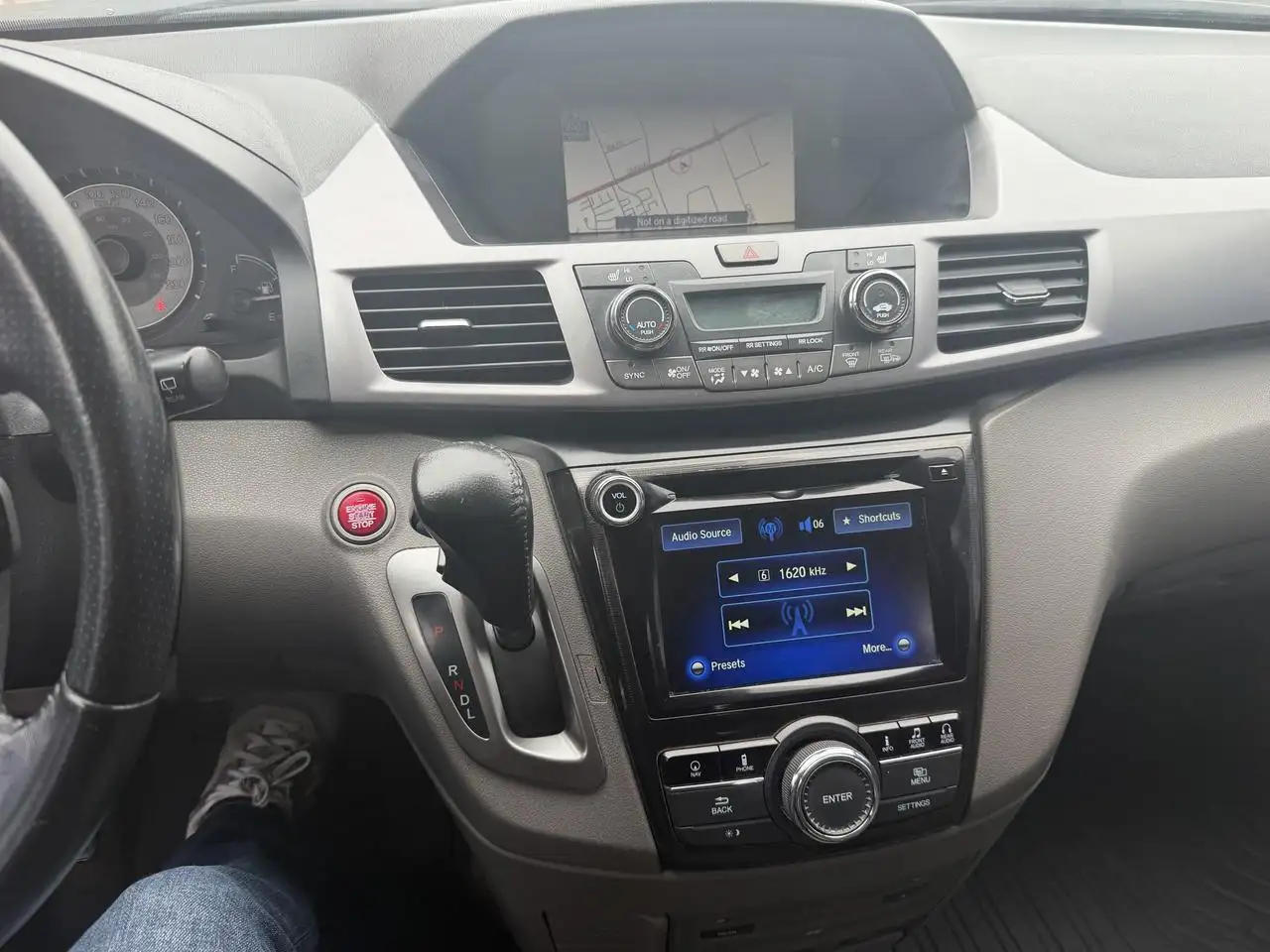 Honda Odyssey снимка Honda Odyssey