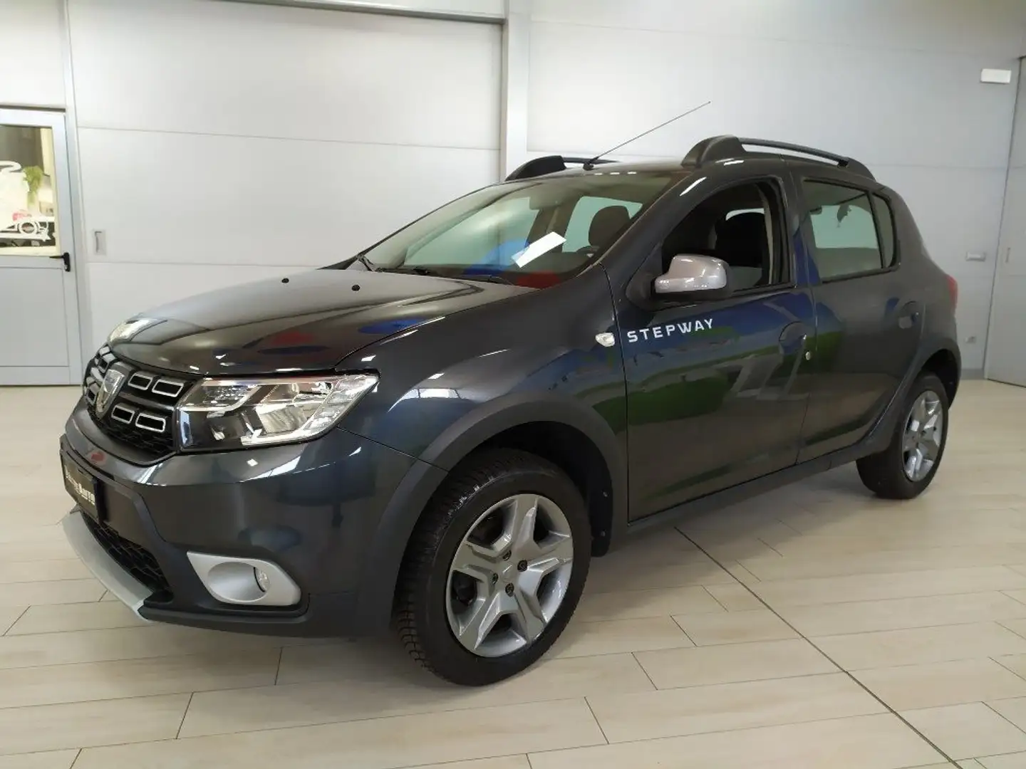 Dacia Sandero Stepway 0.9 TCe 90 CV Comfort Gris - 1