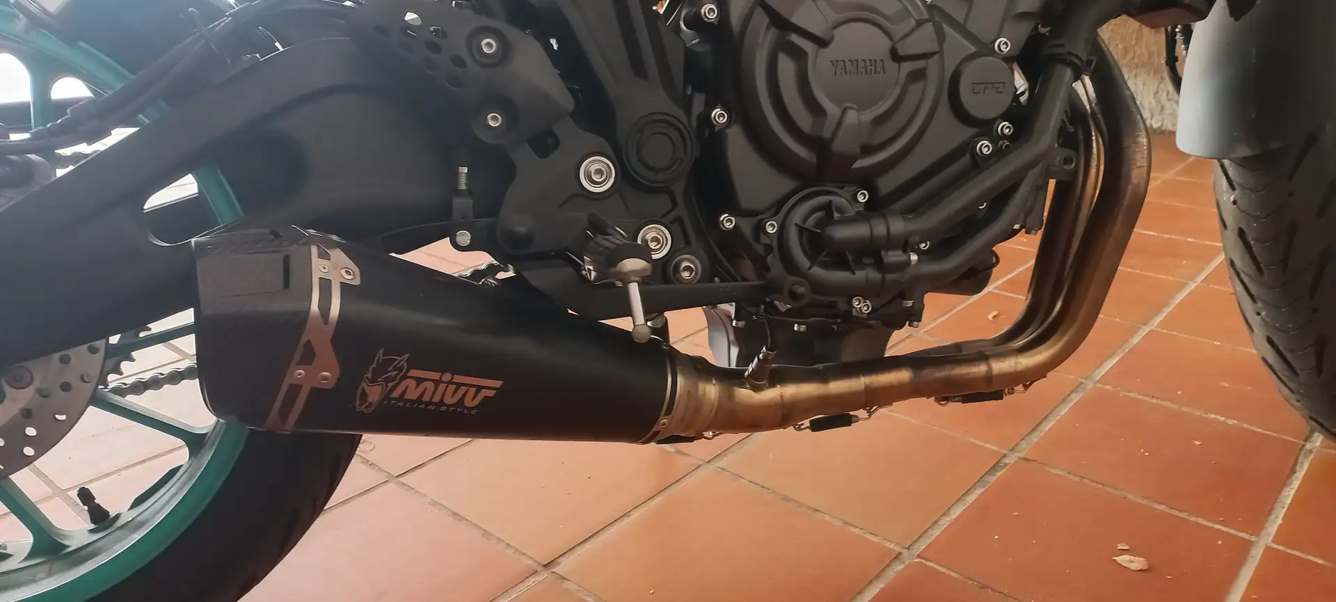 Yamaha MT-07 Depotenziata Gris - 1