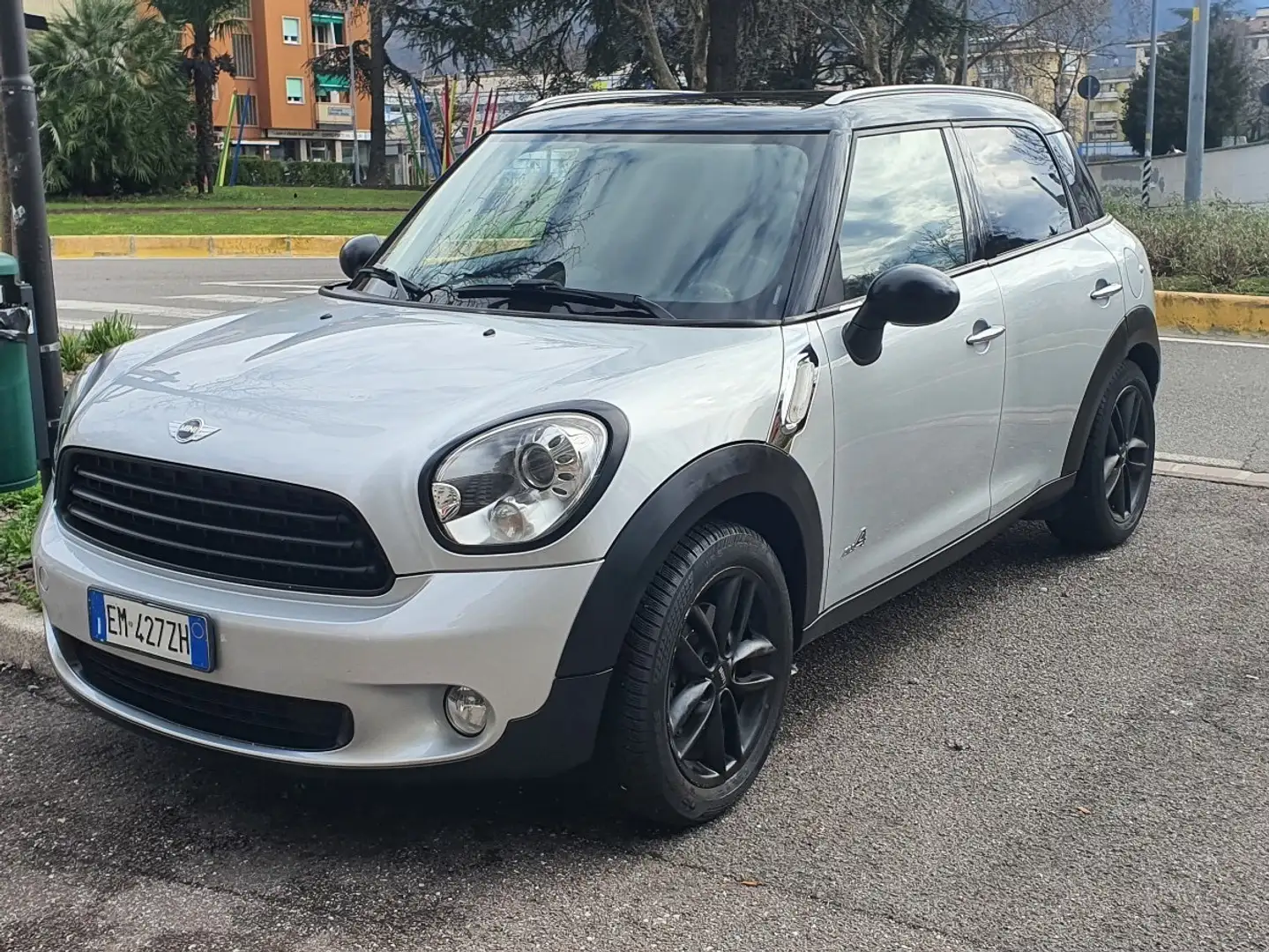 MINI Cooper SD Countryman All4 Stříbrná - 1