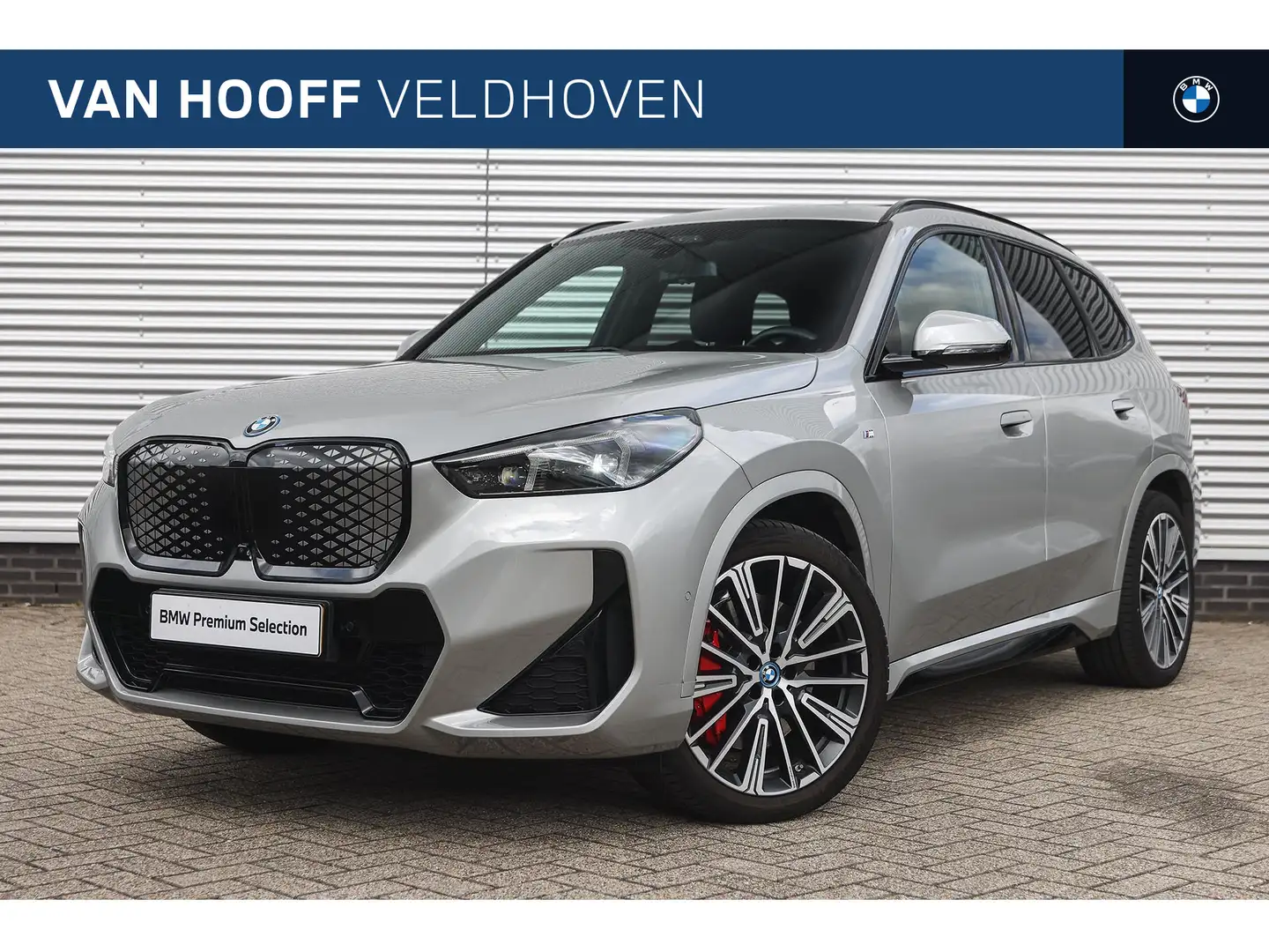 BMW iX1 xDrive30 M Sport / Panoramadak / Trekhaak / Sports Silber - 1