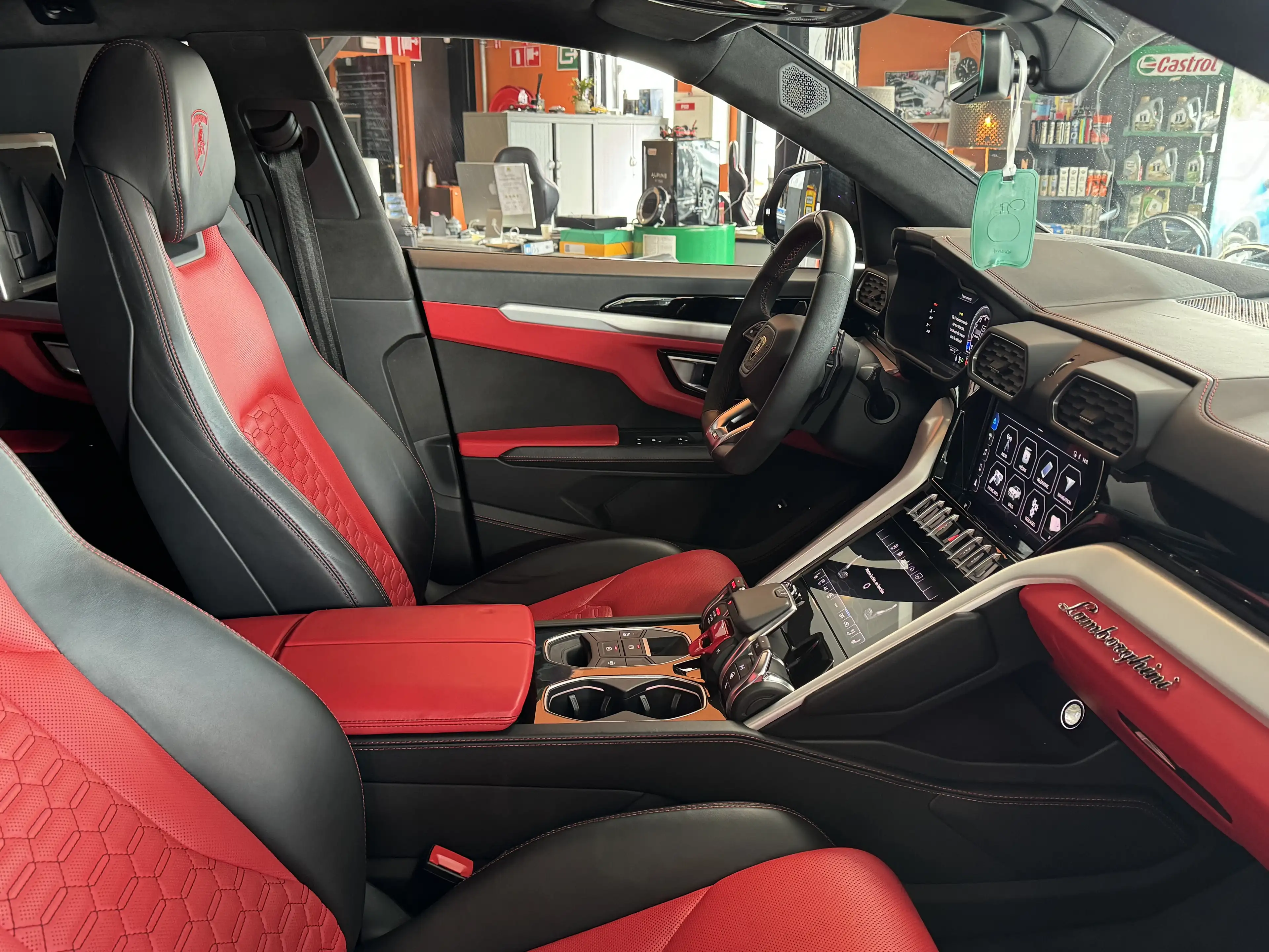 Lamborghini Urus 4.0 BiTurbo V8 - KIT MANSORY - CARNET COMPLET — photo 13