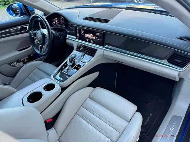 Porsche Panamera view 13