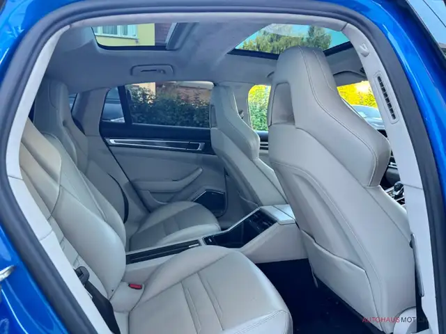 Porsche Panamera view 12