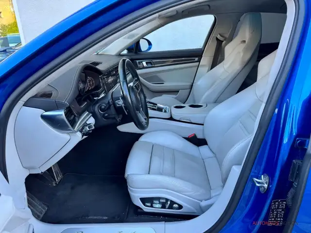 Porsche Panamera view 9