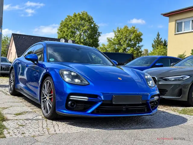 Porsche Panamera view 4