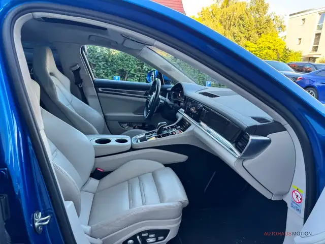 Porsche Panamera view 14