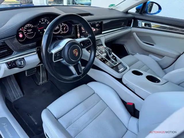 Porsche Panamera view 8
