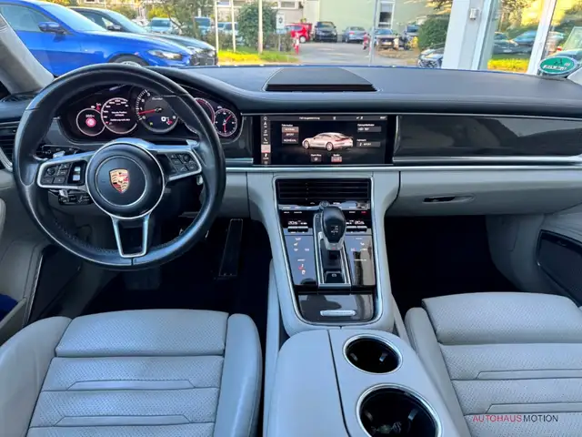 Porsche Panamera view 11