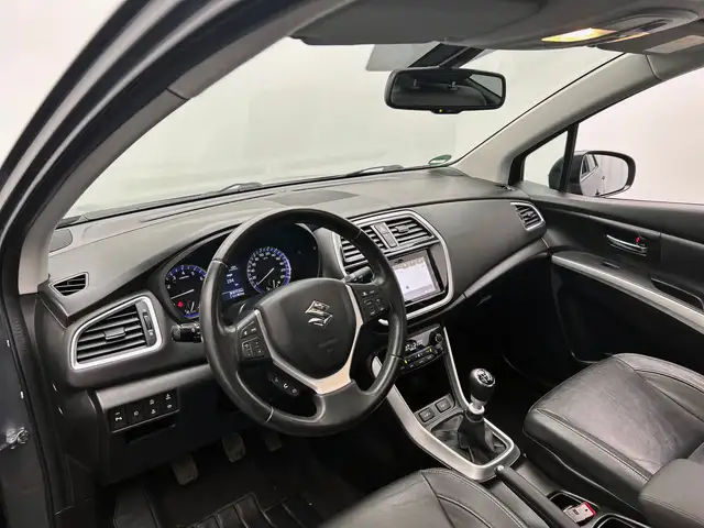 Suzuki S-Cross view 25