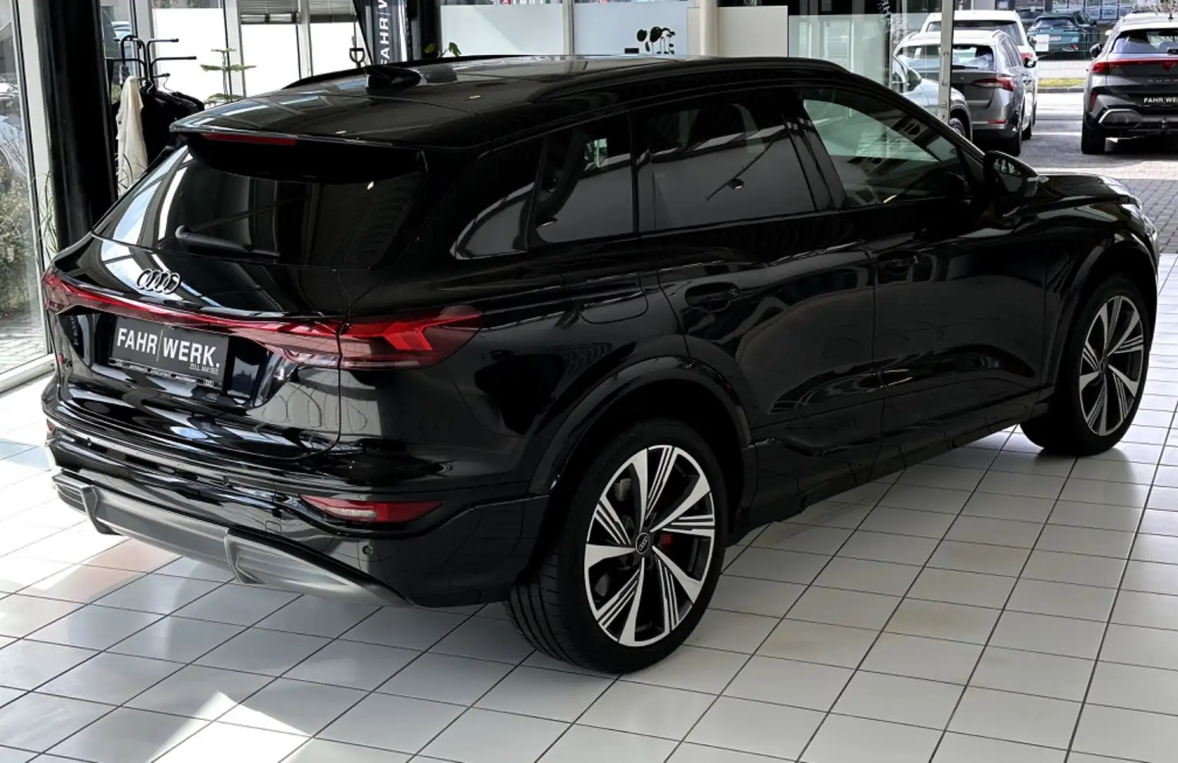 Audi Q6 e-tron e-tron quattro Business *S-Line* *Panoramadach* * Schwarz - 2
