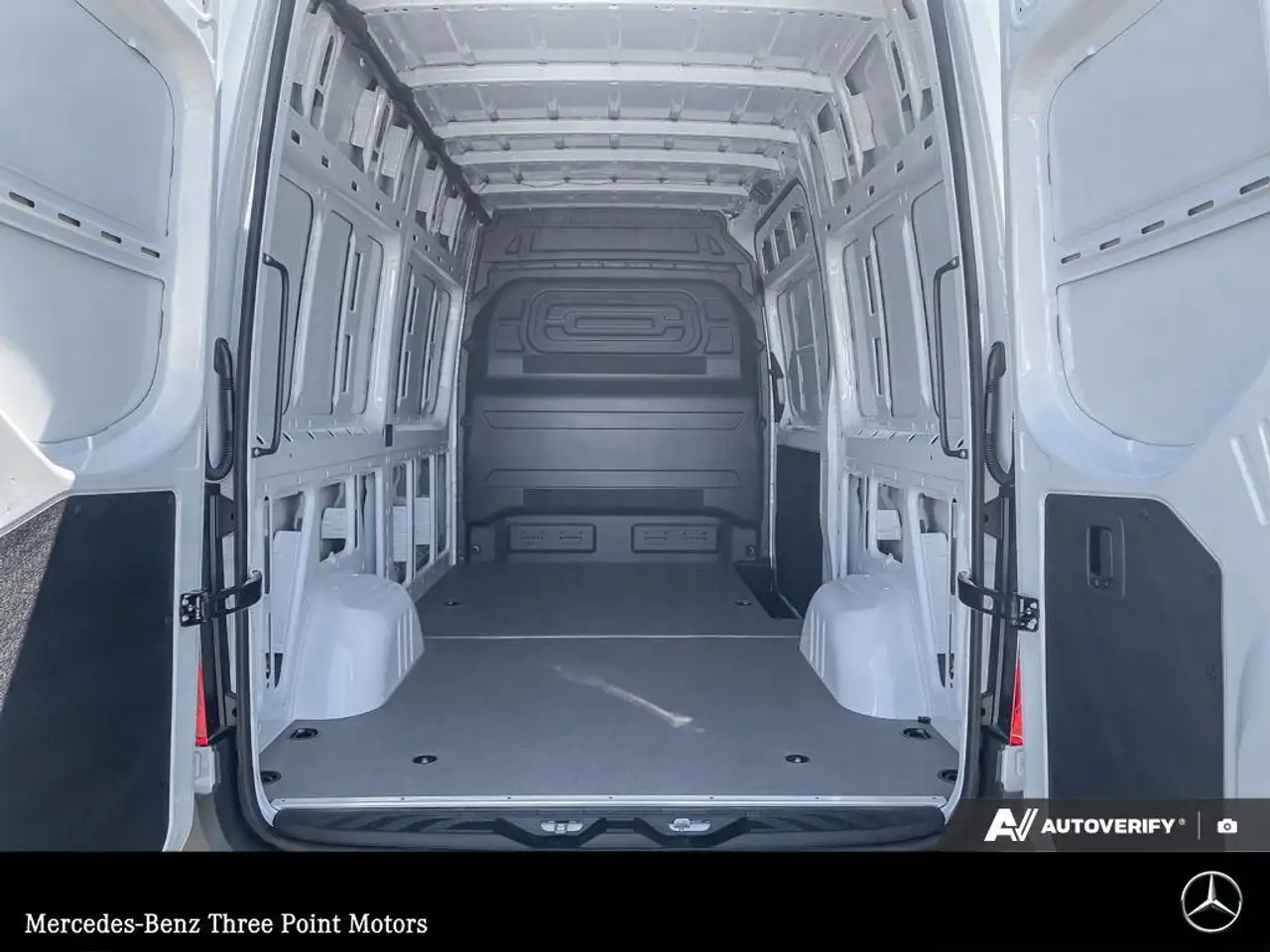 Mercedes-Benz Sprinter снимка Mercedes-Benz Sprinter