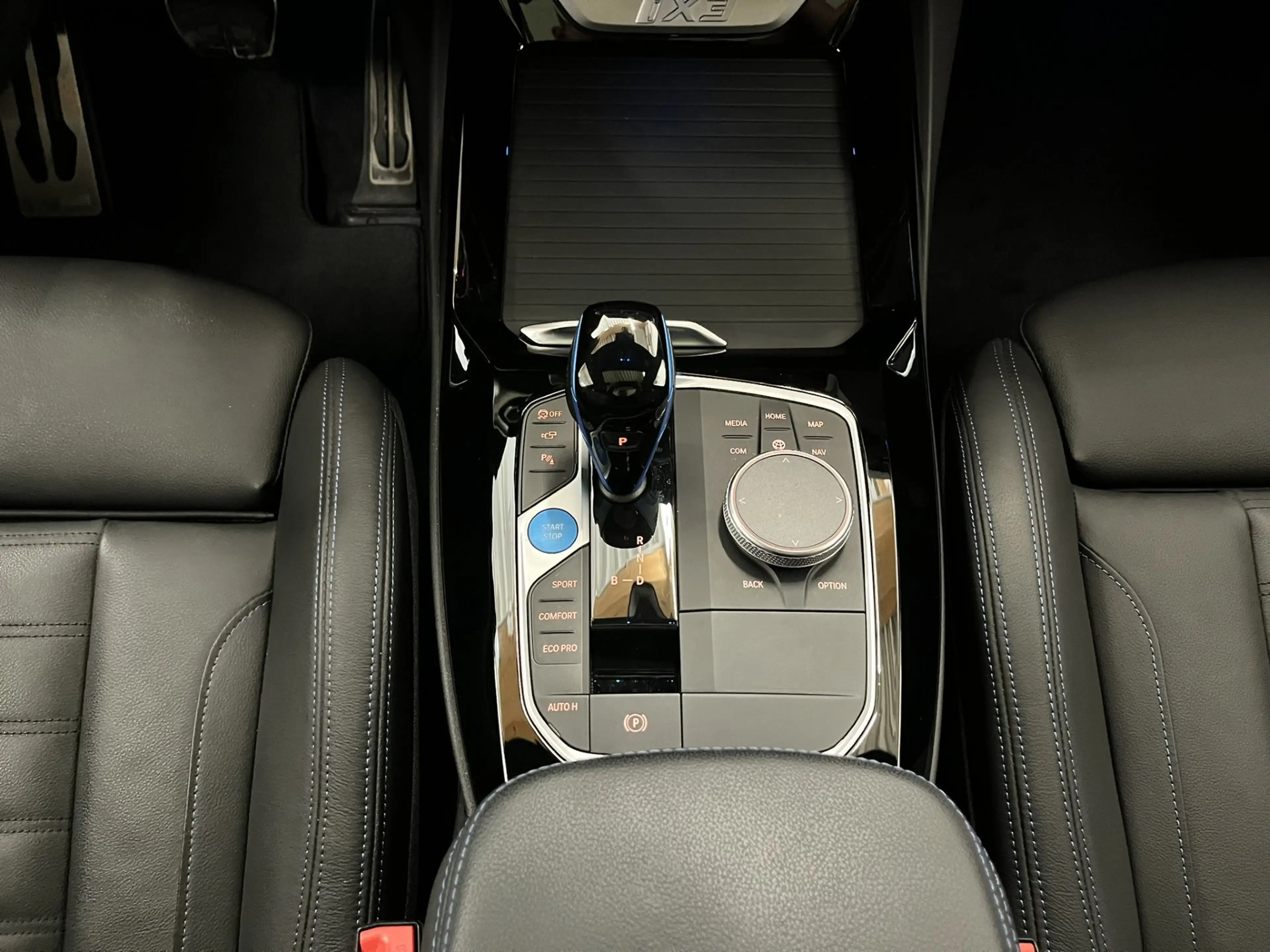BMW iX3 *Impressive* — photo 12