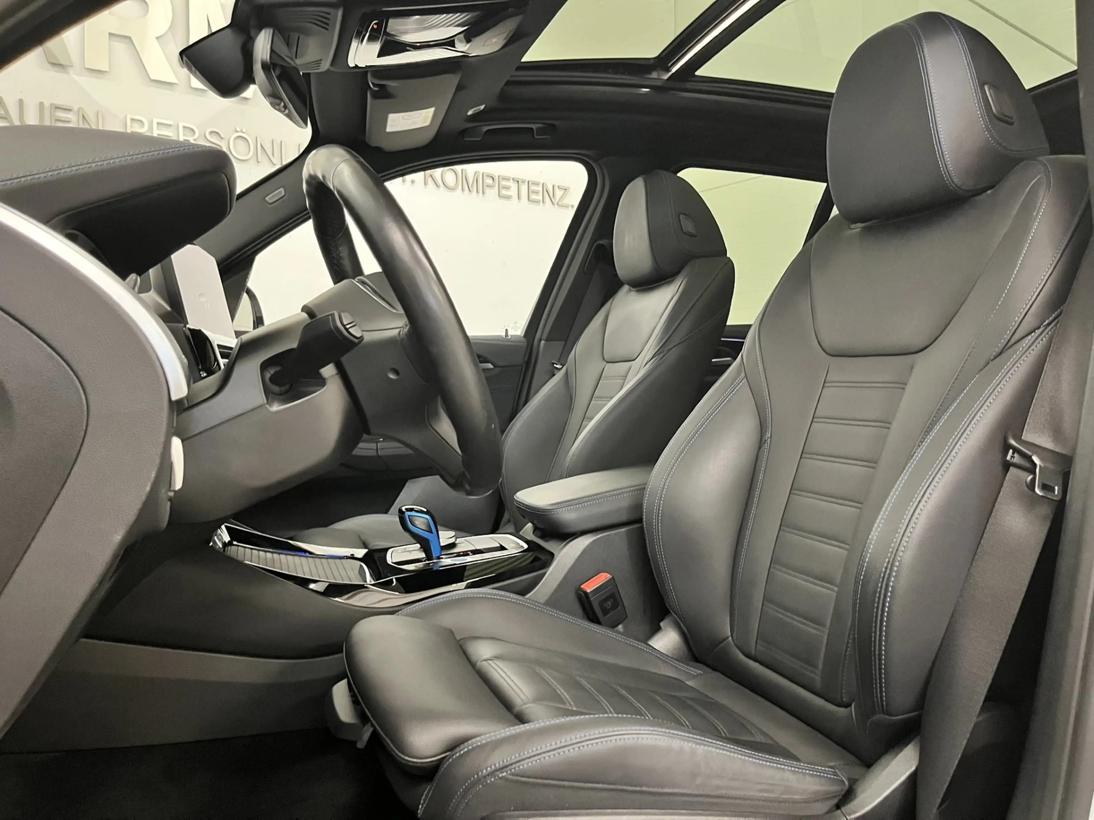 BMW iX3 *Impressive* — photo 13