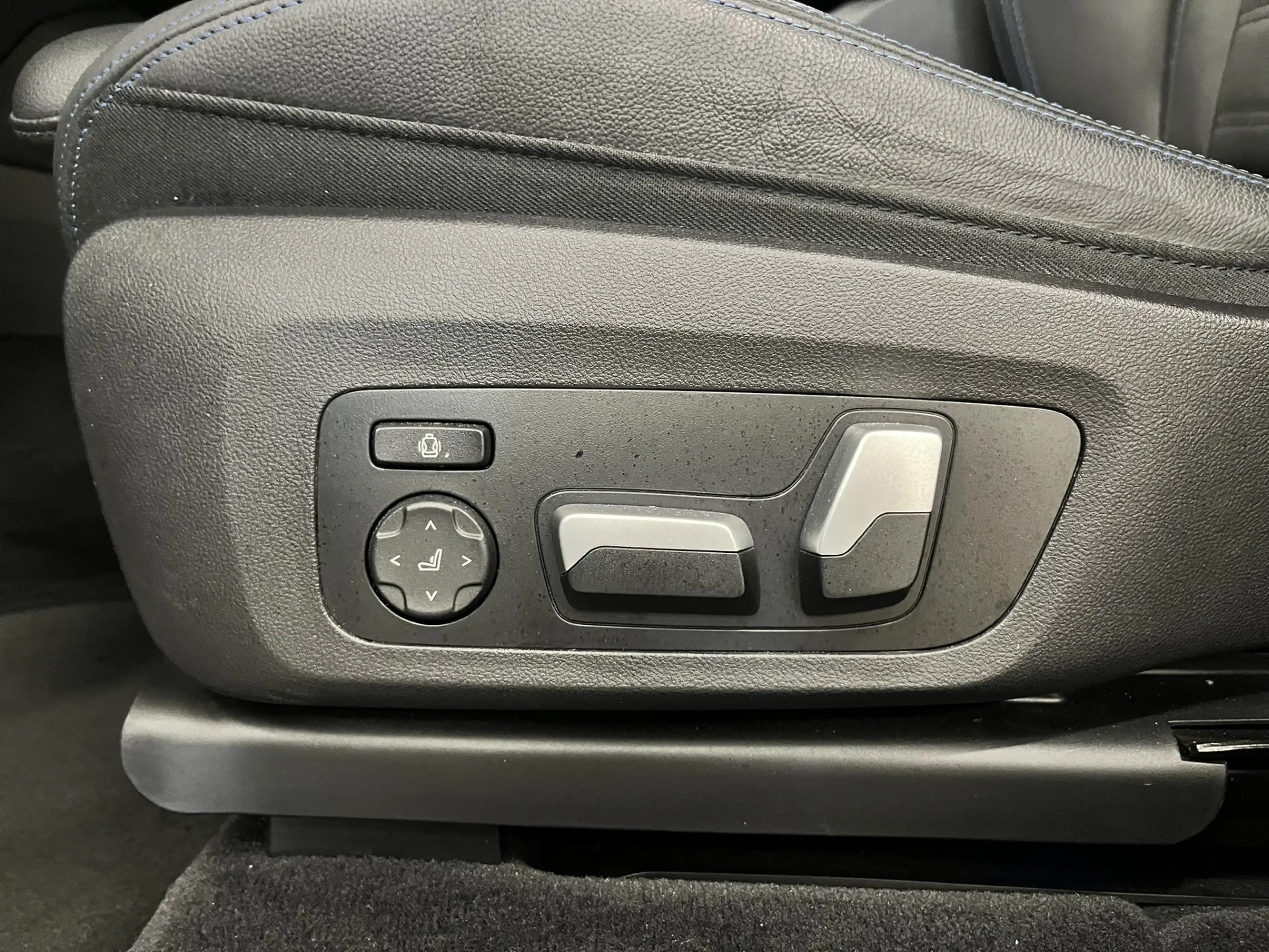 BMW iX3 *Impressive* — photo 14