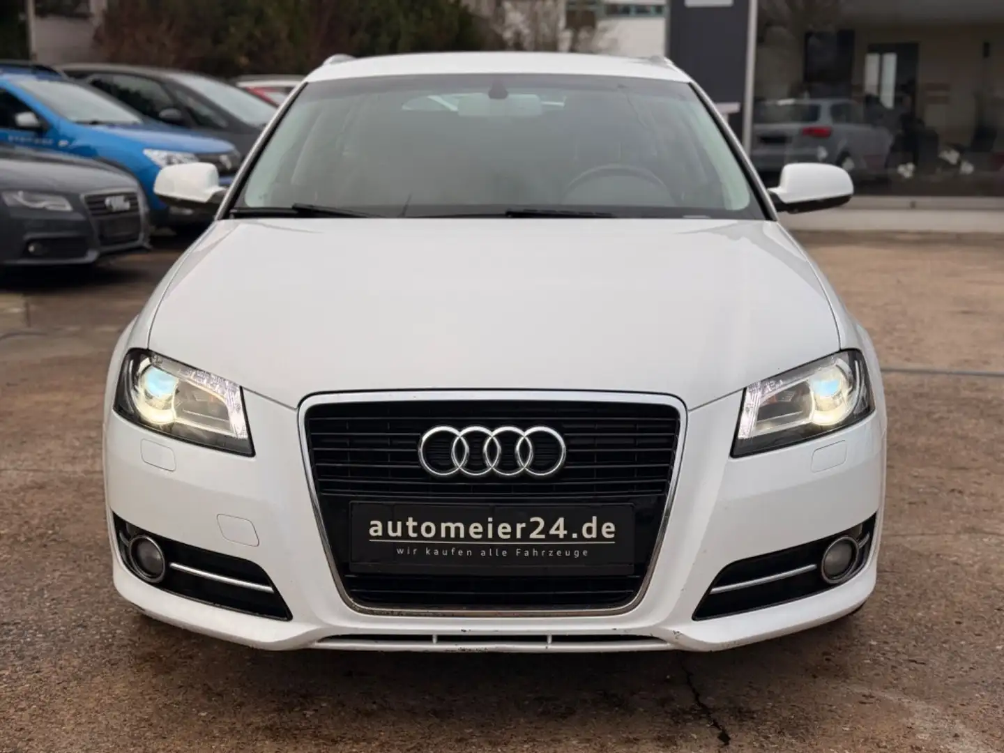 Audi A3 Sportback 1.6 TDI Attraction Weiß - 2