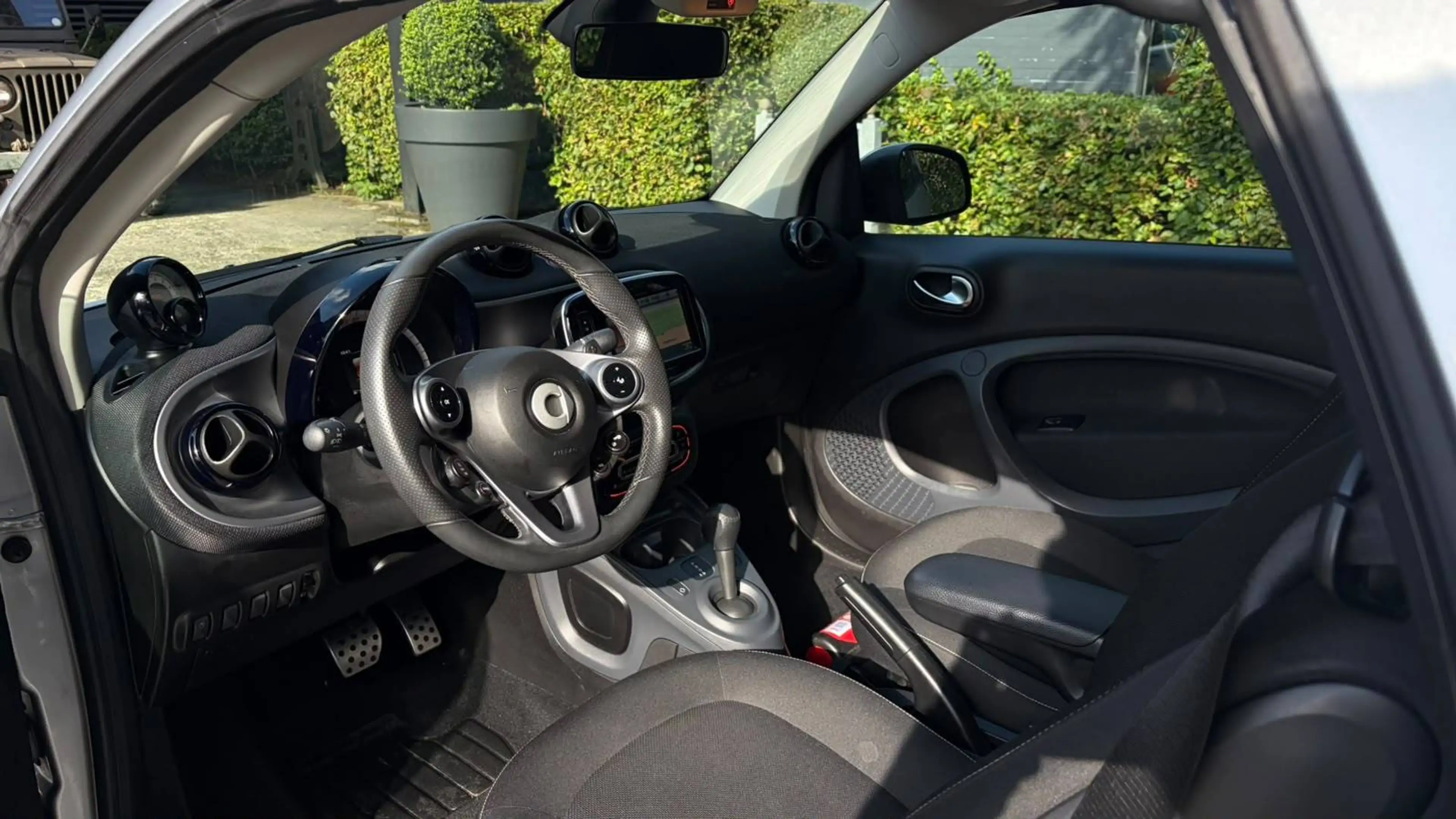 smart forTwo Fortwo Cabrio - Heated Seats - AC — photo 11