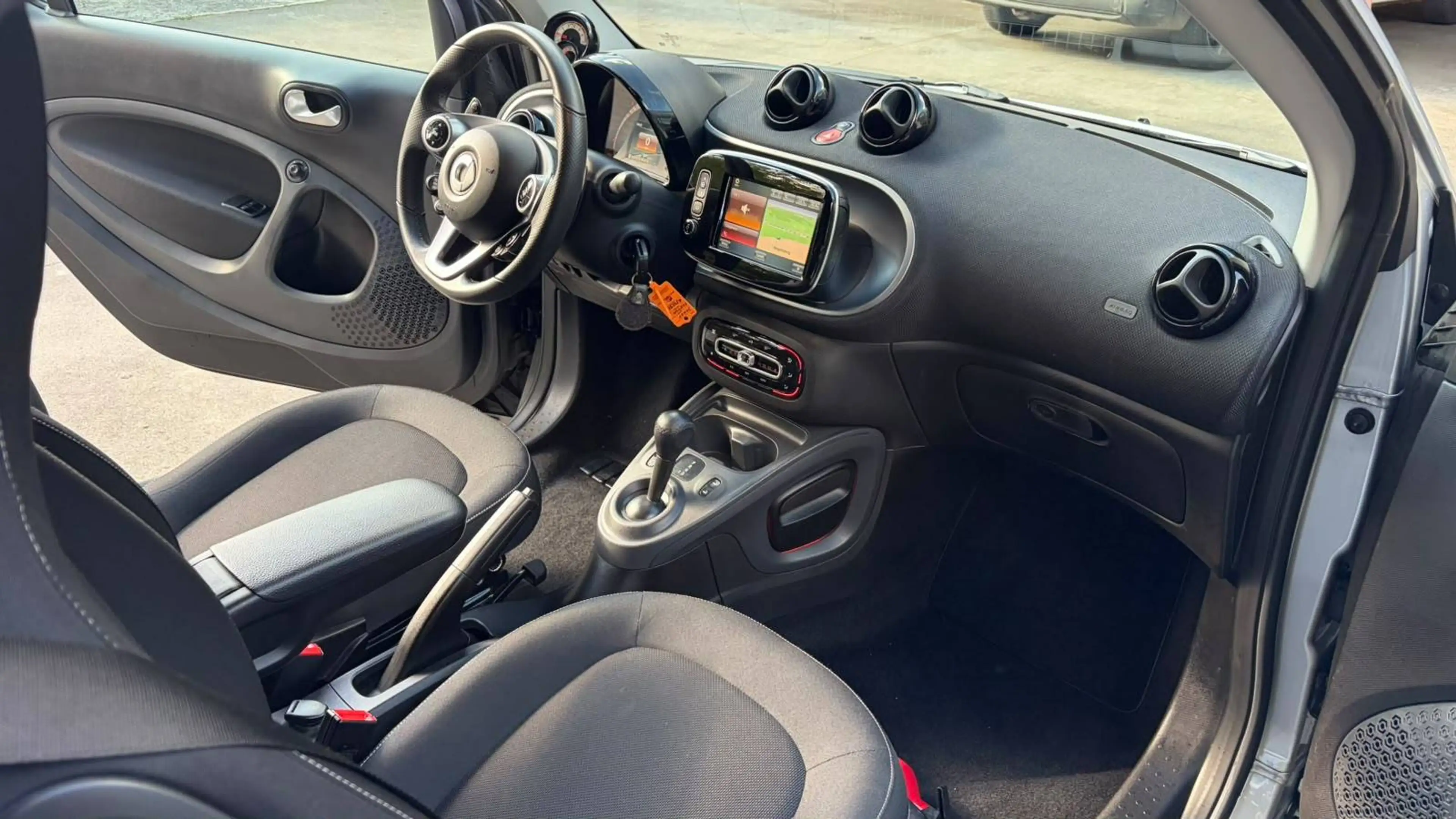 smart forTwo Fortwo Cabrio - Heated Seats - AC — photo 13