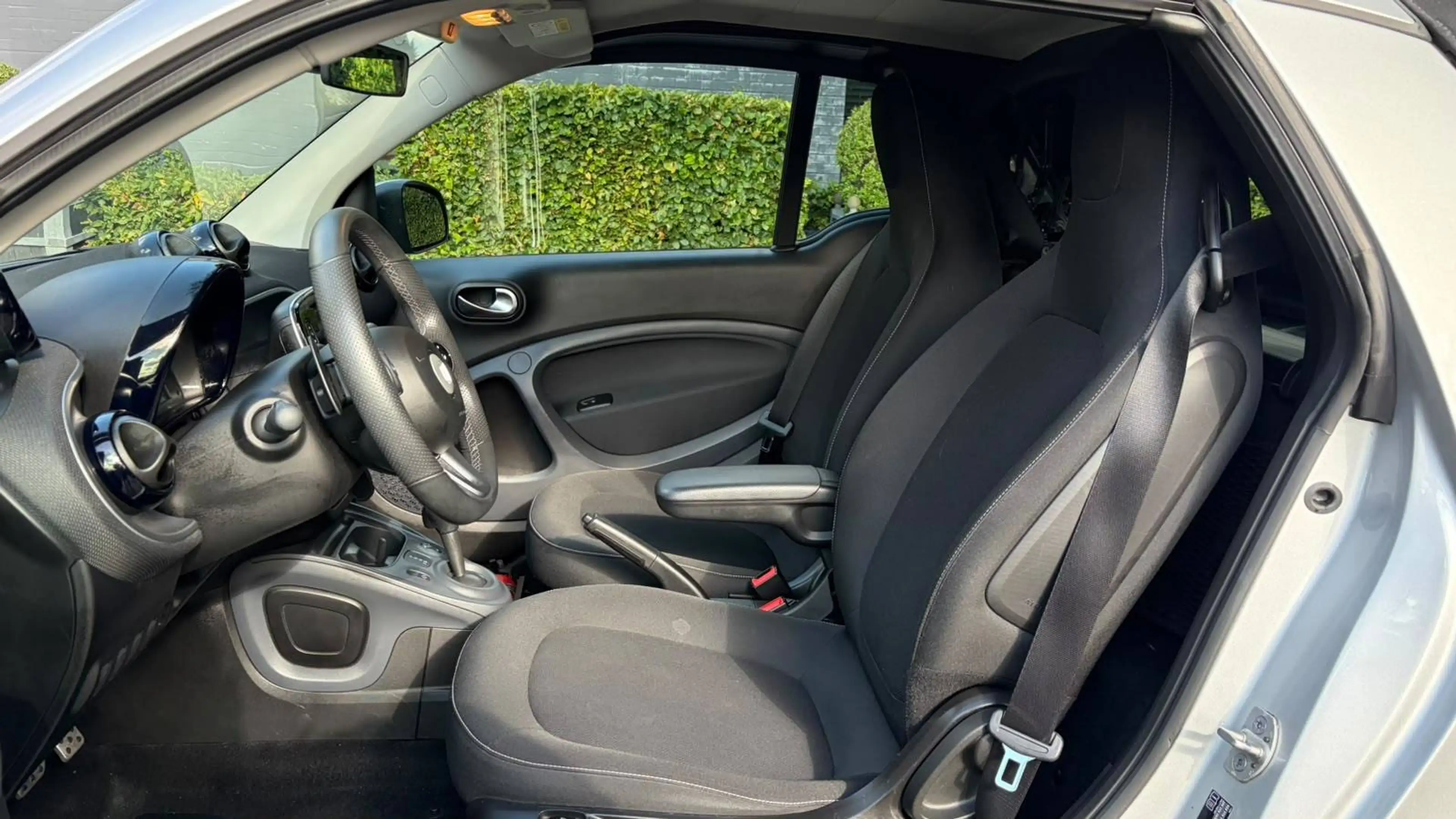 smart forTwo Fortwo Cabrio - Heated Seats - AC — photo 12