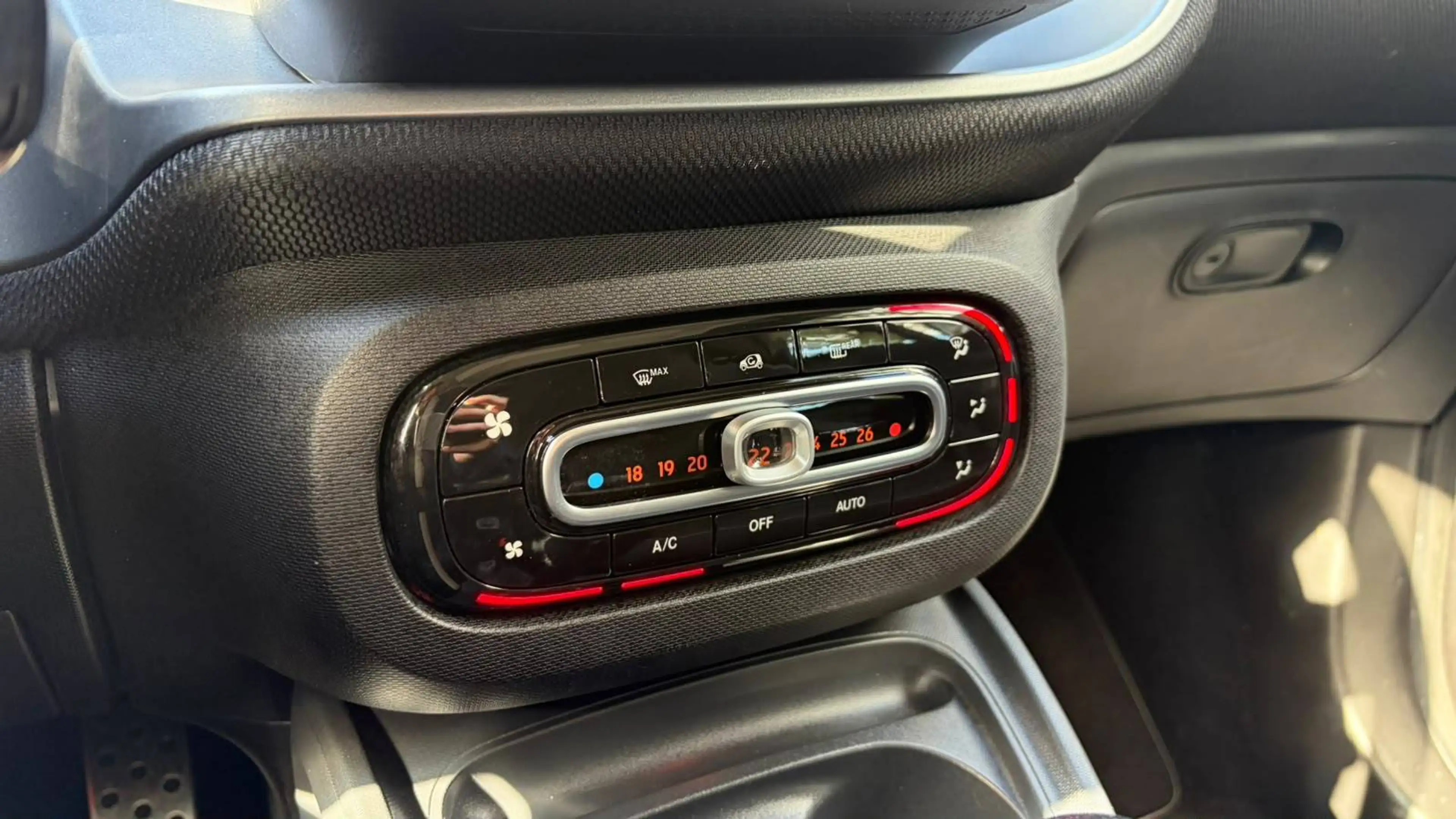 smart forTwo Fortwo Cabrio - Heated Seats - AC — photo 15