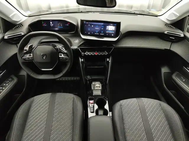 Peugeot 208 view 9
