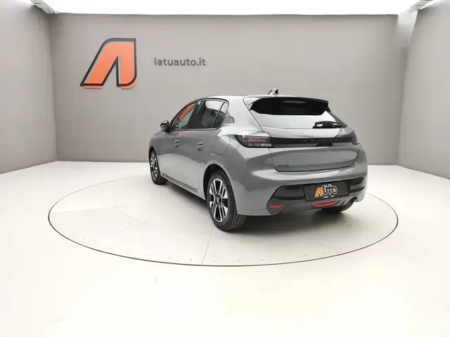 Peugeot 208 view 5