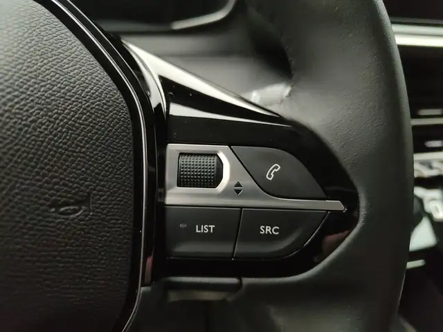 Peugeot 208 view 14