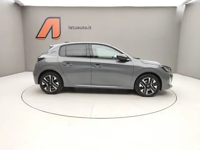 Peugeot 208 view 8