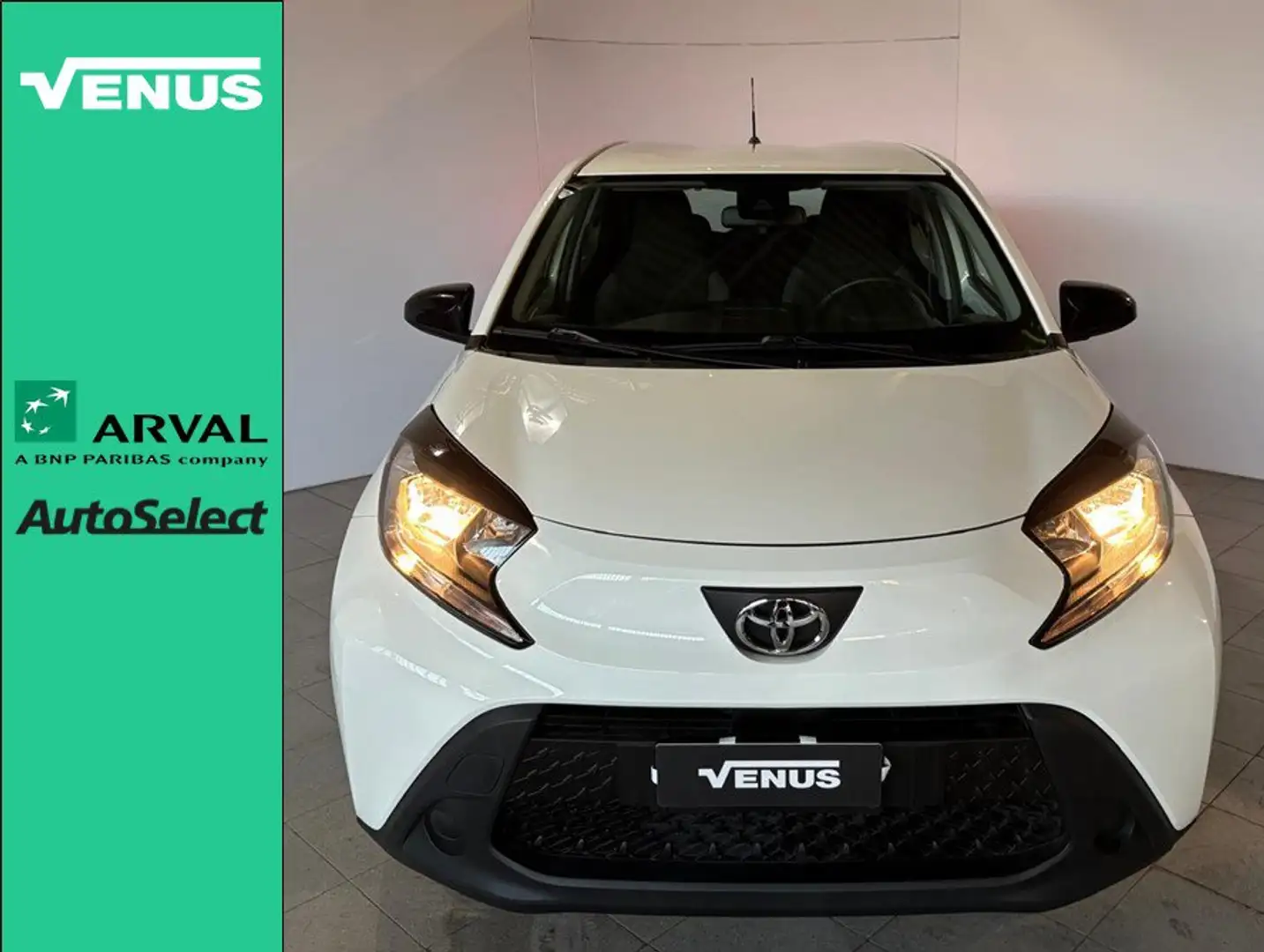 Toyota Aygo X Aygo X 1.0 VVT-i 72 CV 5 porte Active Blanc - 1