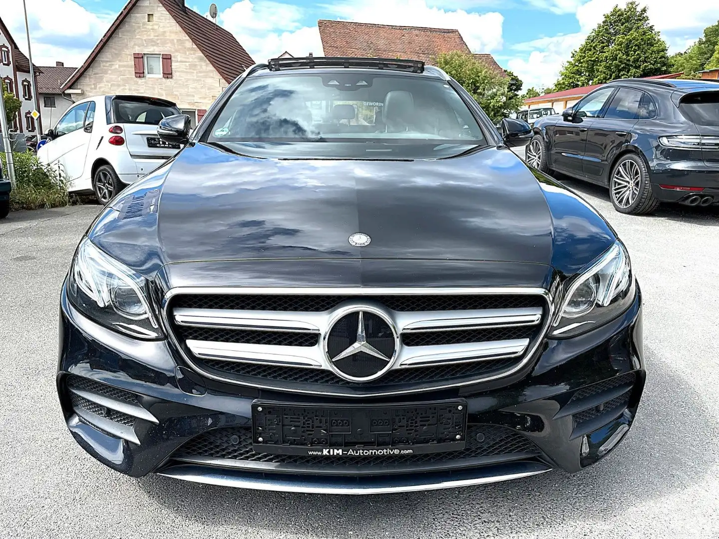 Mercedes-Benz E 220 d/AMG/PANORAMA/HEAD-UP/WEIDSCREEN/BURMESTE Schwarz - 2