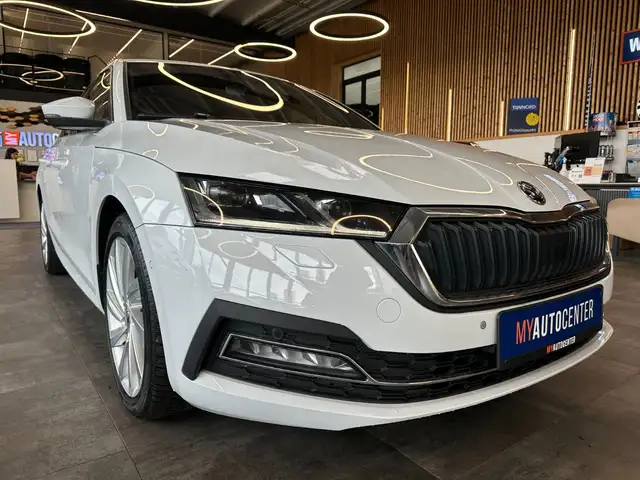 Skoda Octavia view 3