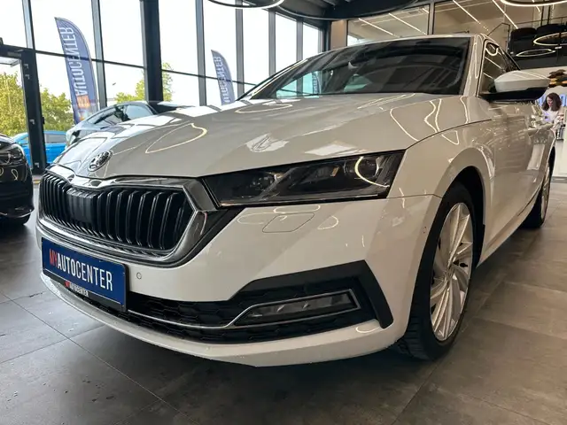 Skoda Octavia view 4