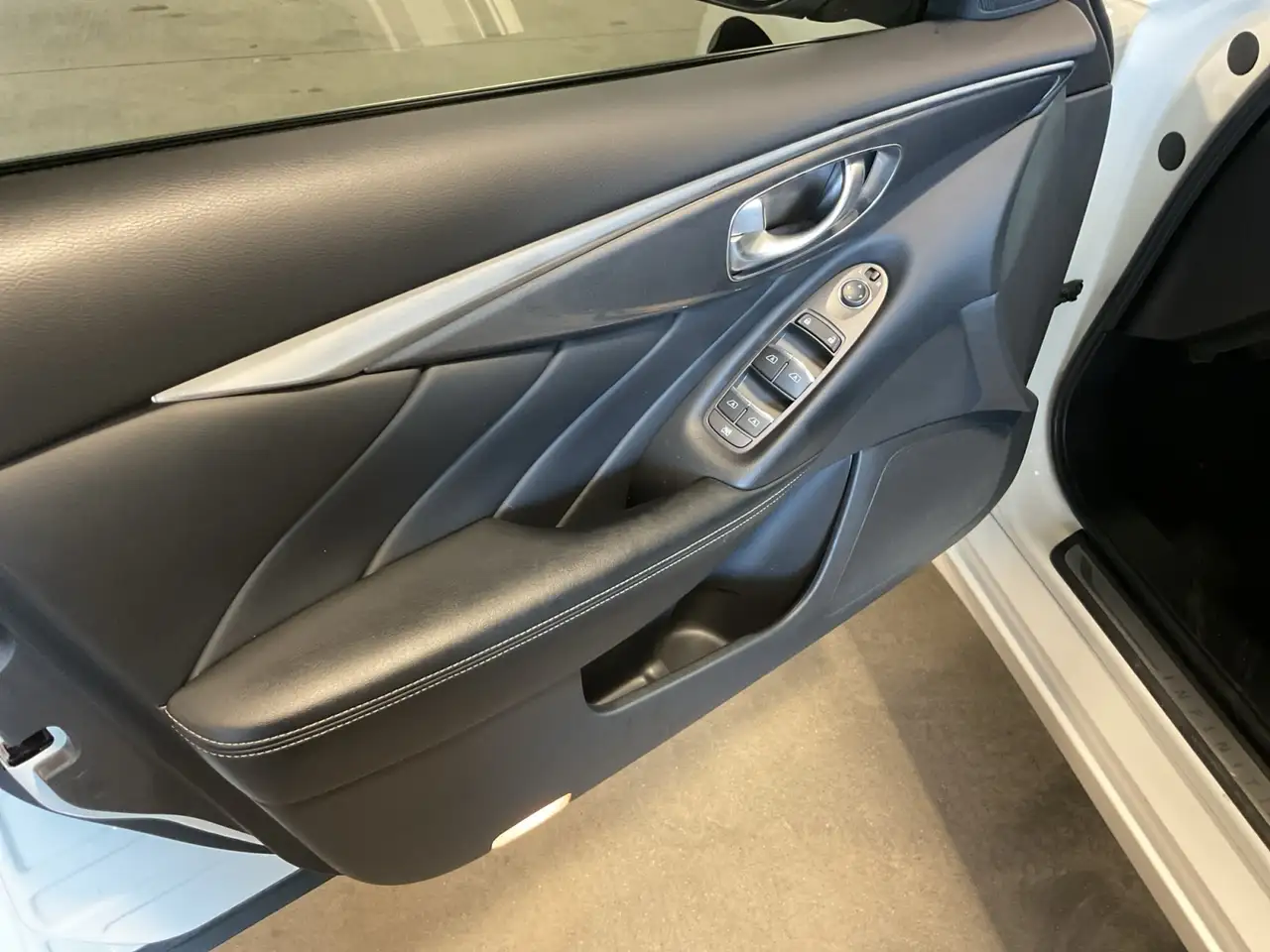 Infiniti Q50 снимка Infiniti Q50