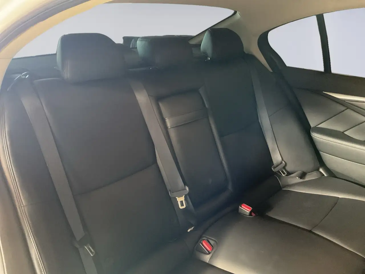 Infiniti Q50 снимка Infiniti Q50