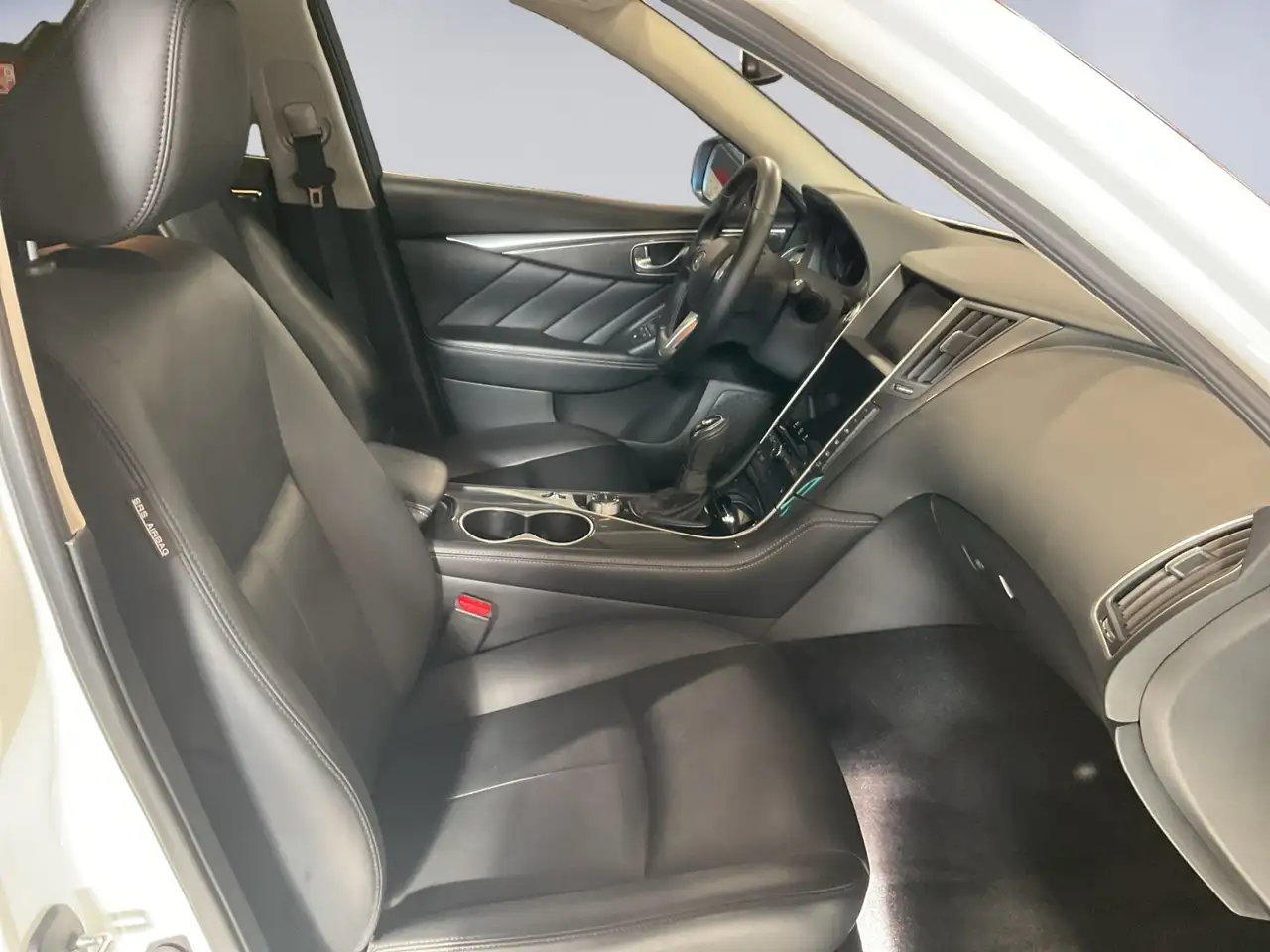 Infiniti Q50 снимка Infiniti Q50
