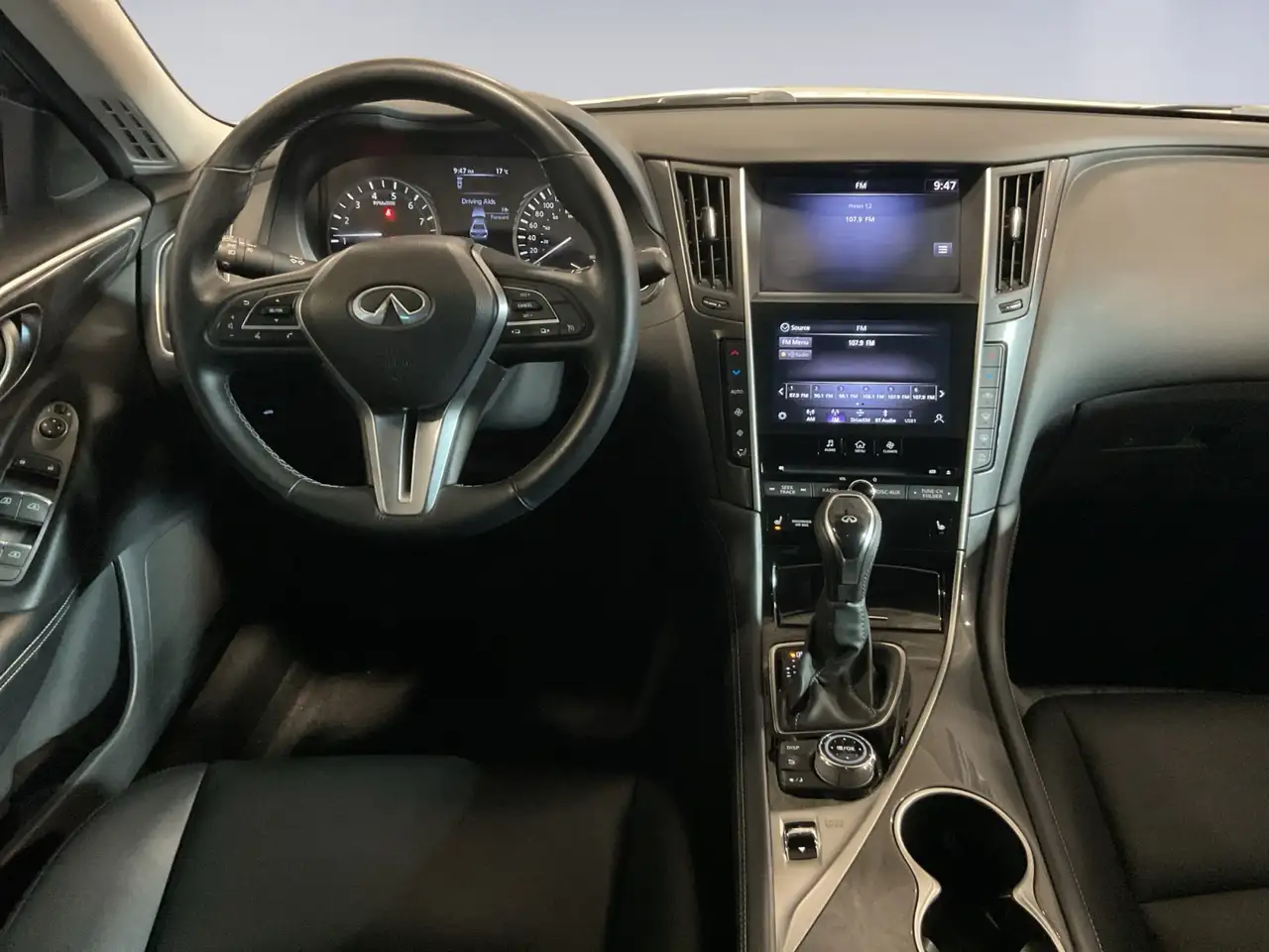 Infiniti Q50 снимка Infiniti Q50