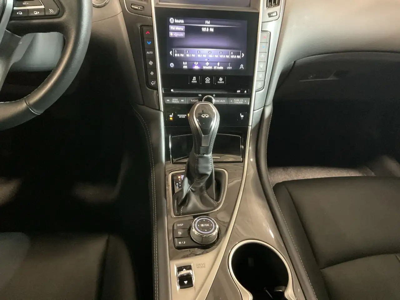 Infiniti Q50 снимка Infiniti Q50