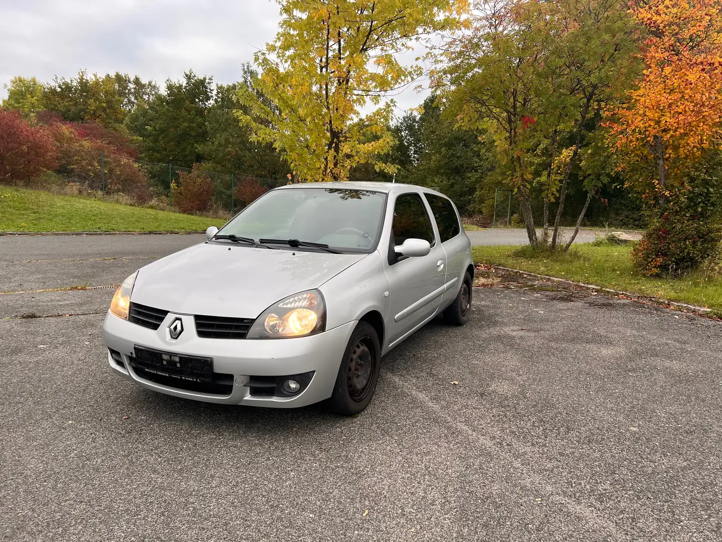 Renault Clio Clio 1.2 Campus Silber - 1