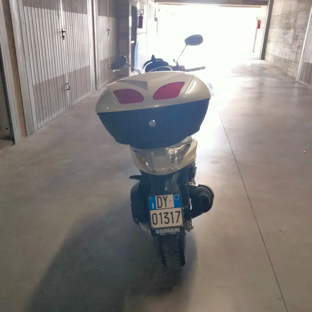 Piaggio Beverly 350 beverly sempre tenuto in garage - 1