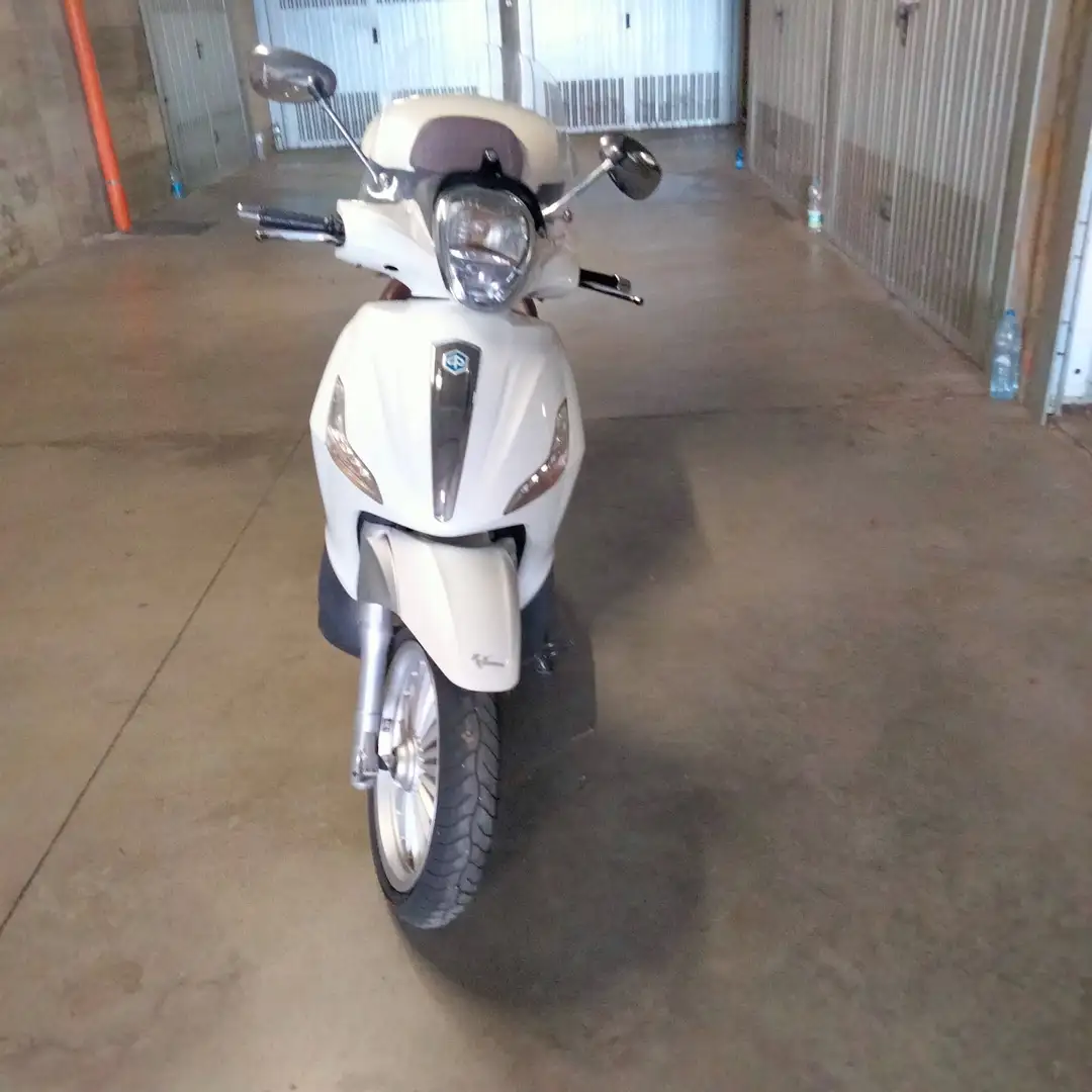 Piaggio Beverly 350 beverly sempre tenuto in garage - 2