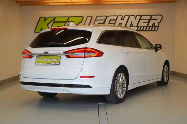 Ford Mondeo view 4