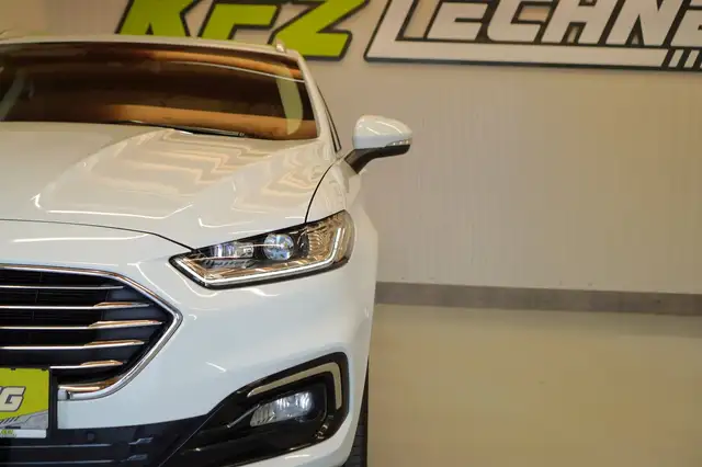 Ford Mondeo view 10
