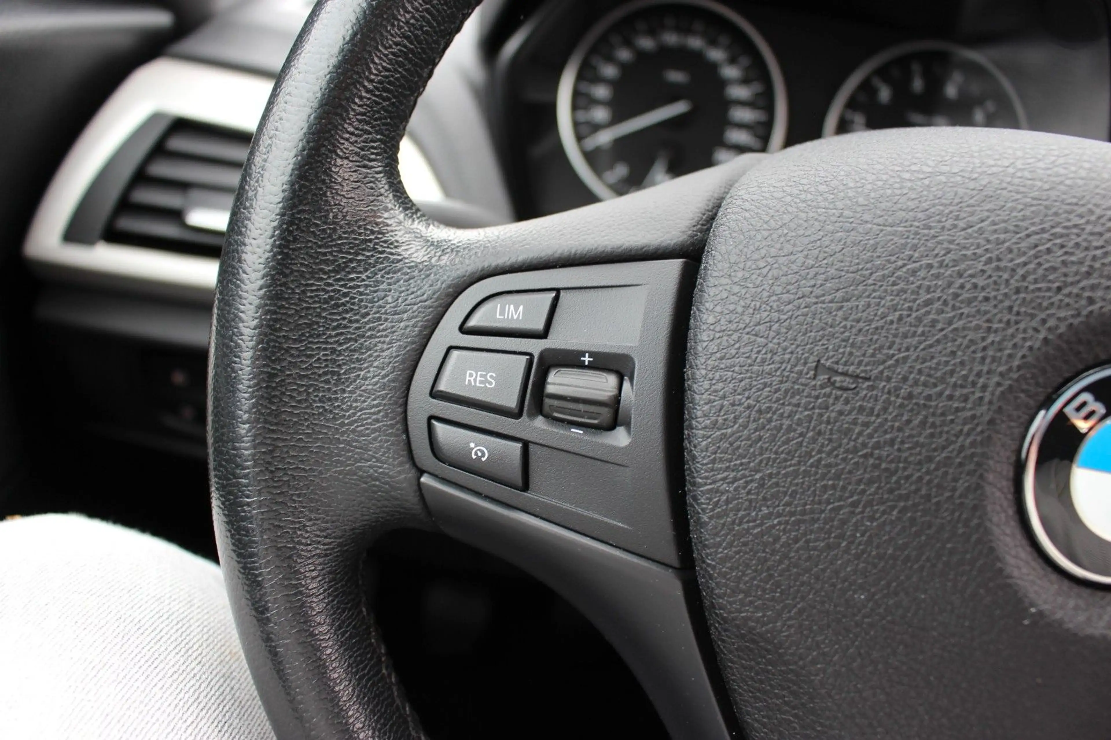 BMW 120 i Advantage VOLLSH/SHZ/BT/AUX/PDC/KLIMA/ — photo 15